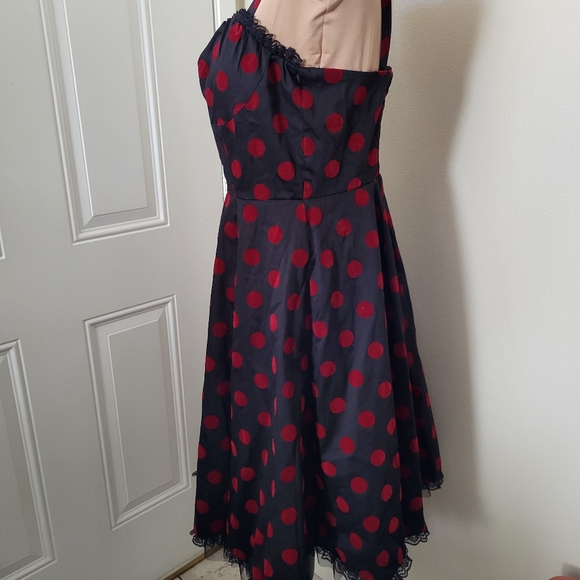 Heart & Roses Pinup Dress - Picture 3 of 10
